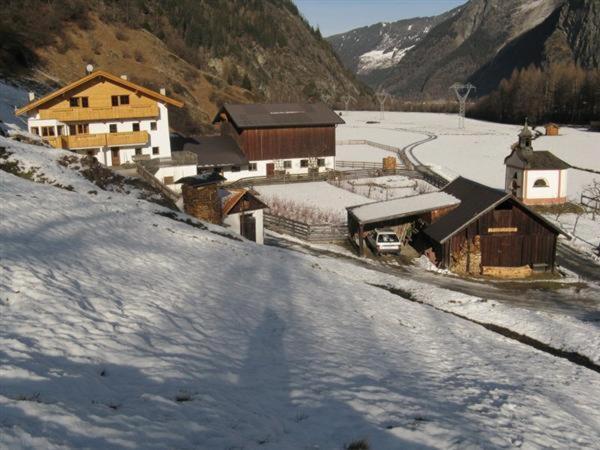Michelas - Hof Umhausen Bagian luar foto