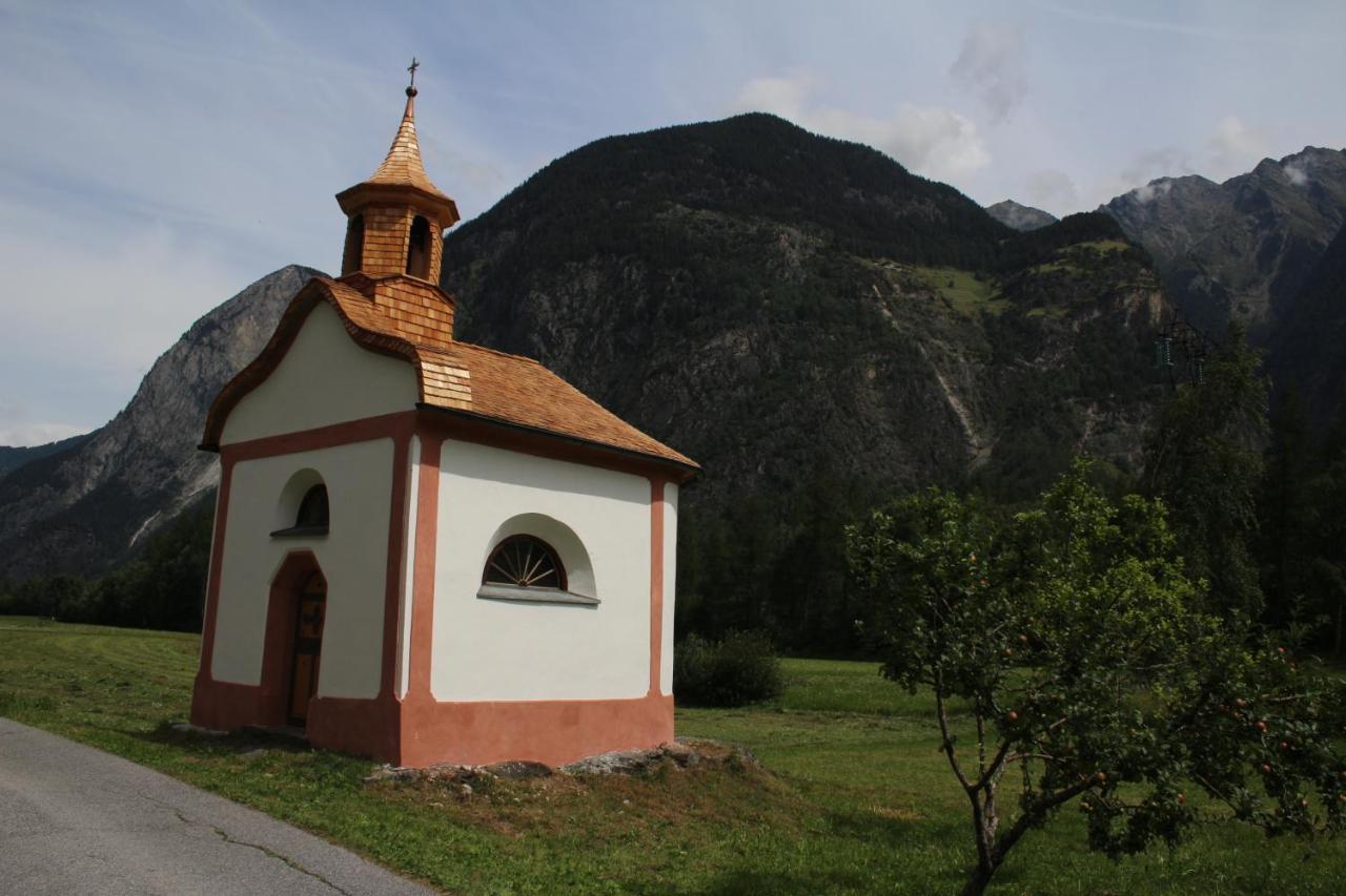 Michelas - Hof Umhausen Bagian luar foto