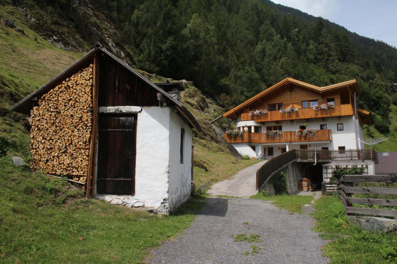 Michelas - Hof Umhausen Bagian luar foto