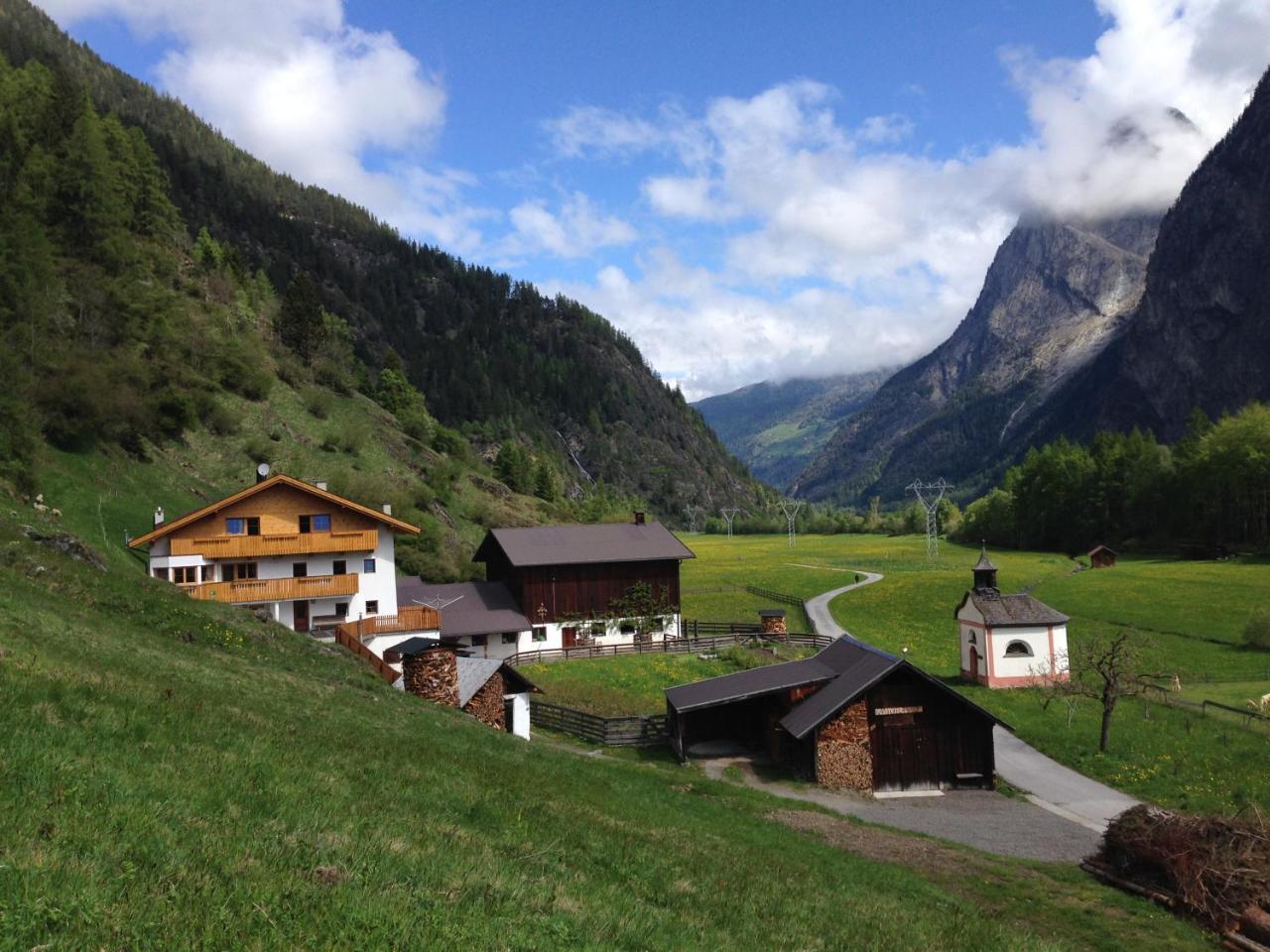 Michelas - Hof Umhausen Bagian luar foto